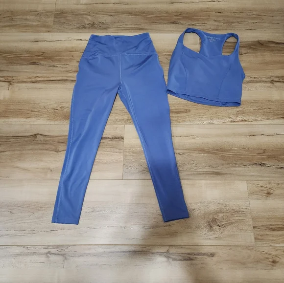 Beyond Yoga Power Beyond Set - Picture 2 of 5